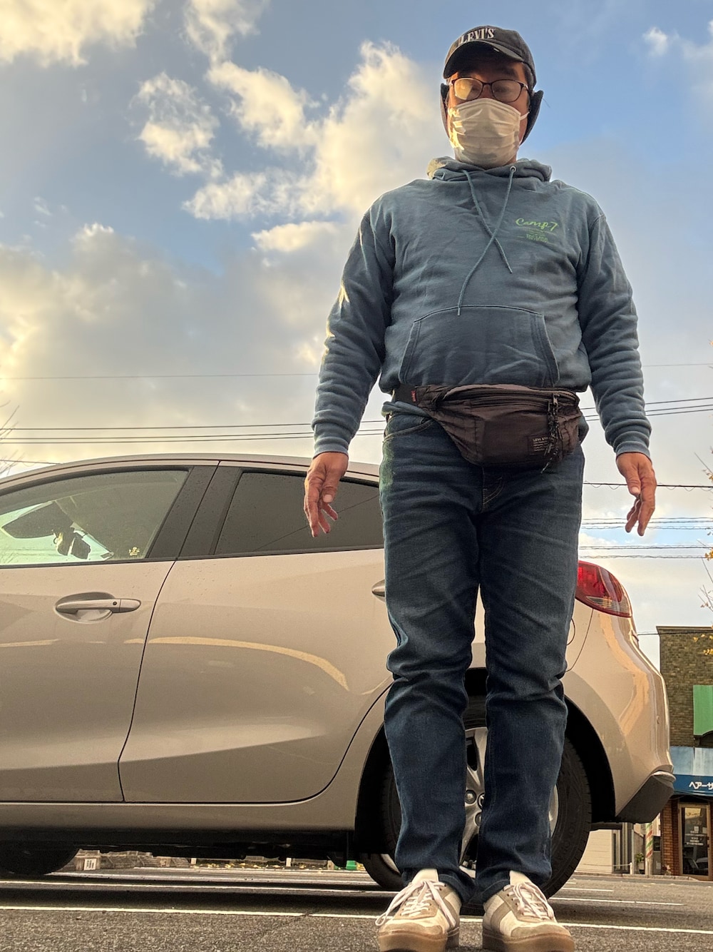 「Levis」｜「Levi'sのアイテム（デニムパンツ、ブルー系）」を使った、りょうすけさん（メンズ・167cm）の冬コーディネートの1枚目の写真