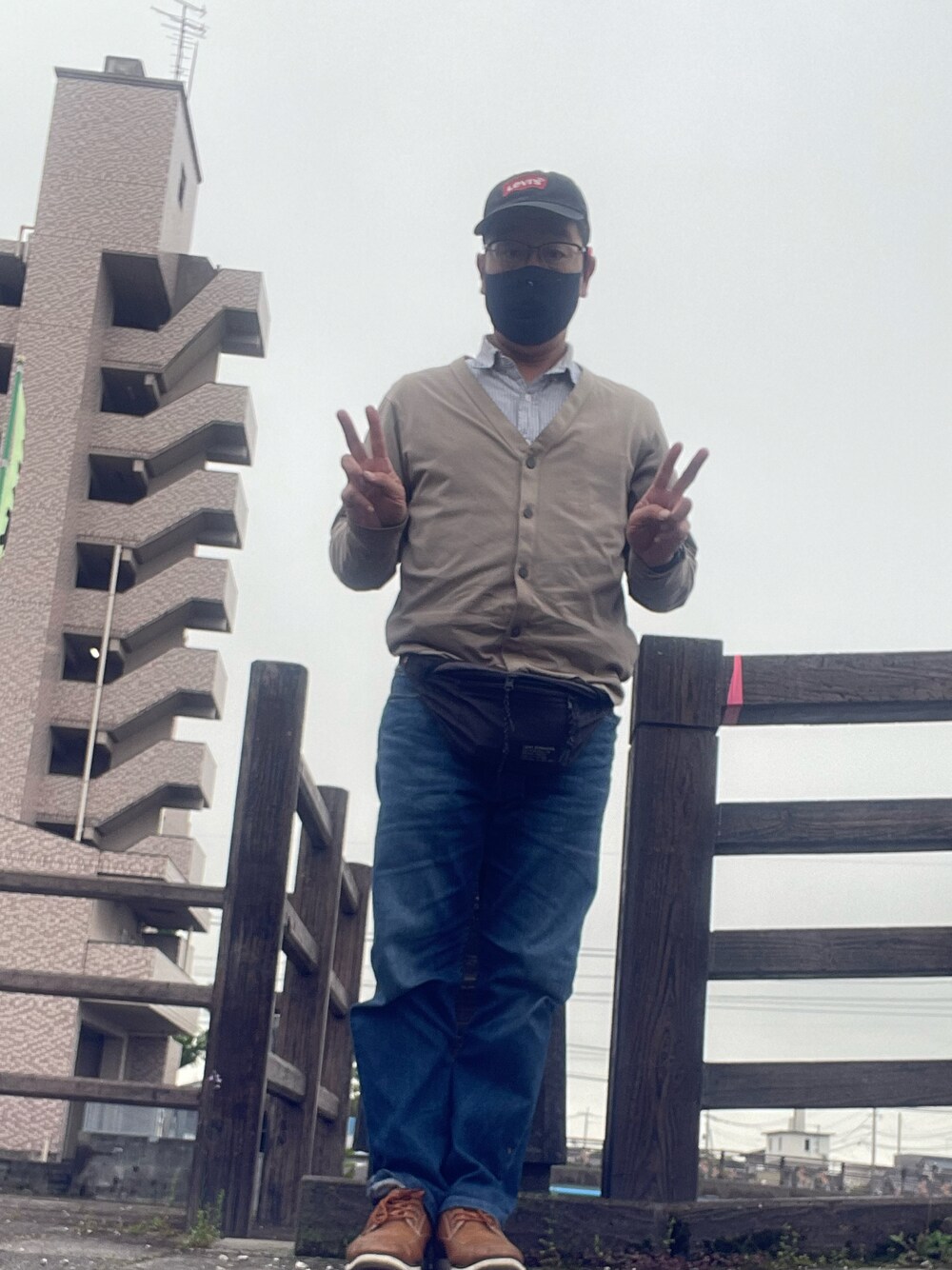「リーバイス、リーバイス513」｜「Levi'sのアイテム（デニムパンツ、ブルー系）」を使った、りょうすけさん（メンズ・167cm）の春コーディネートの1枚目の写真