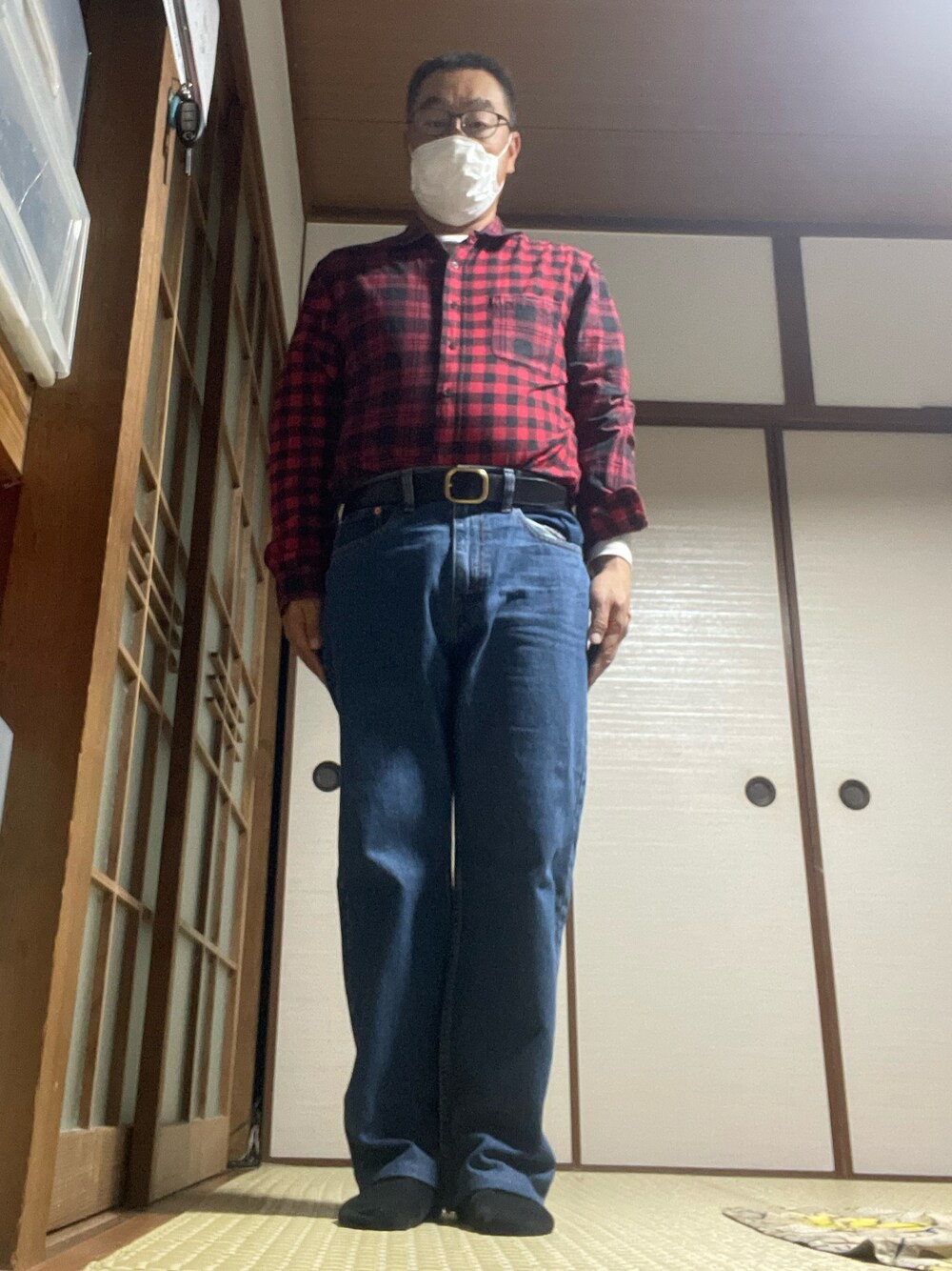 「levis」｜「Levi'sのアイテム（デニムパンツ、ブルー系）」を使った、りょうすけさん（メンズ・167cm）の春コーディネートの1枚目の写真