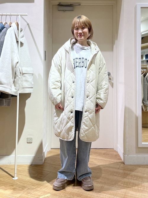 【新品タグ付き】Trio Ribbonカットソー  アイボリー アソートロゴ長袖TEE/Green Parks（グリーン パークス）のTシャツ
