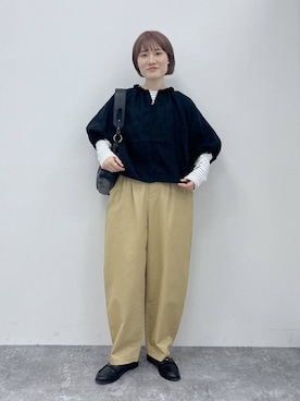 「studio CLIP（スタディオクリップ）のロングハンドルギャザートートバッグ（トートバッグ、ブラック系）」を使った、miyuさん（レディース・157cm）の春コーディネート