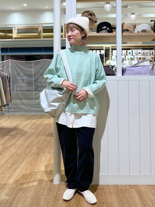 新品タグ付き✨定価30800円 刺繍が美しいハイネック プルオーバー 大きい42 セール】5ゲージウールミックスハイネックプルオーバー（ニット