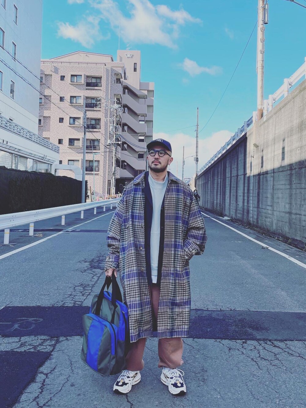 「LOEWE、Jacques Durand、jieda、WILLY CHAVARRIA、UNIQLO U、NIKE、COMME des GARCONS」｜「LOEWEのキャップ （キャンバス）（キャップ、ブルー系）」を使った、FUNAさん（メンズ・169cm）の冬コーディネートの1枚目の写真