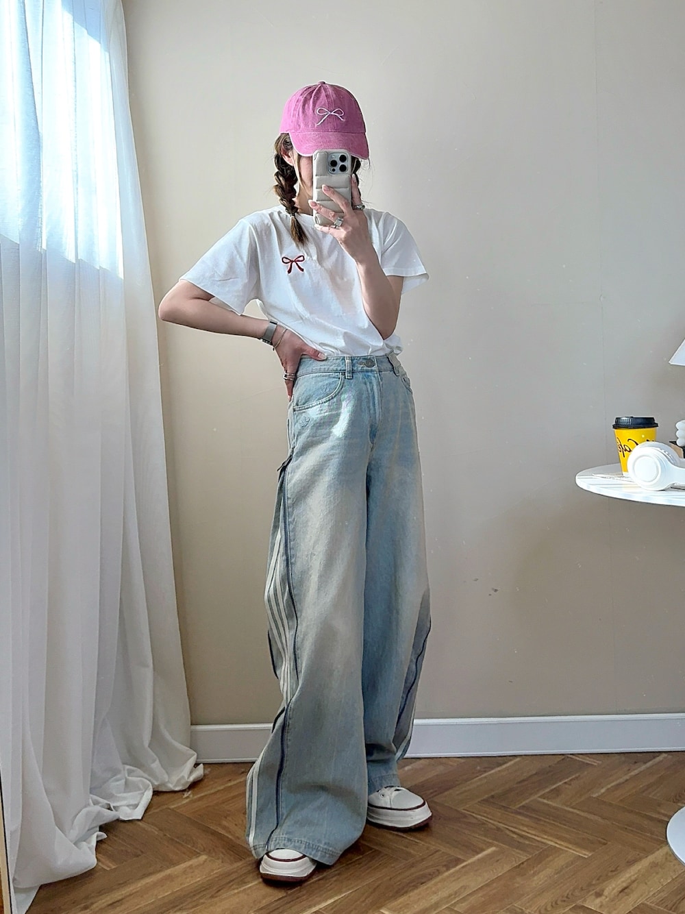 「韓国ファッション、夏コーデ、デニム、WEGO、プリントT、大人カジュアル、大人かわいい、Tシャツ、高身長女子、アディレニウム、adidas、adidas originals、デニムパンツ」｜「WEGOのWEGO/【25年春夏新作★WEB限定】グラフィックTシャツ（Tシャツ/カットソー、その他）」を使った、ゆんさん（レディース・165cm）の春コーディネートの1枚目の写真