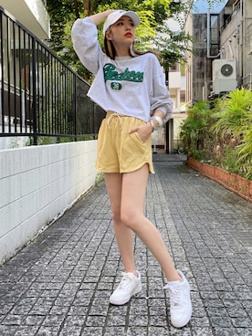 「ショート丈トップス」｜「アイテム（スニーカー）」を使った、えみさん（レディース・160cm）の夏コーディネート
