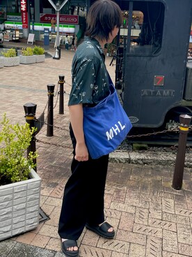 Mhl エムエイチエル のトートバッグ ブルー系 を使ったメンズ人気ファッションコーディネート Wear