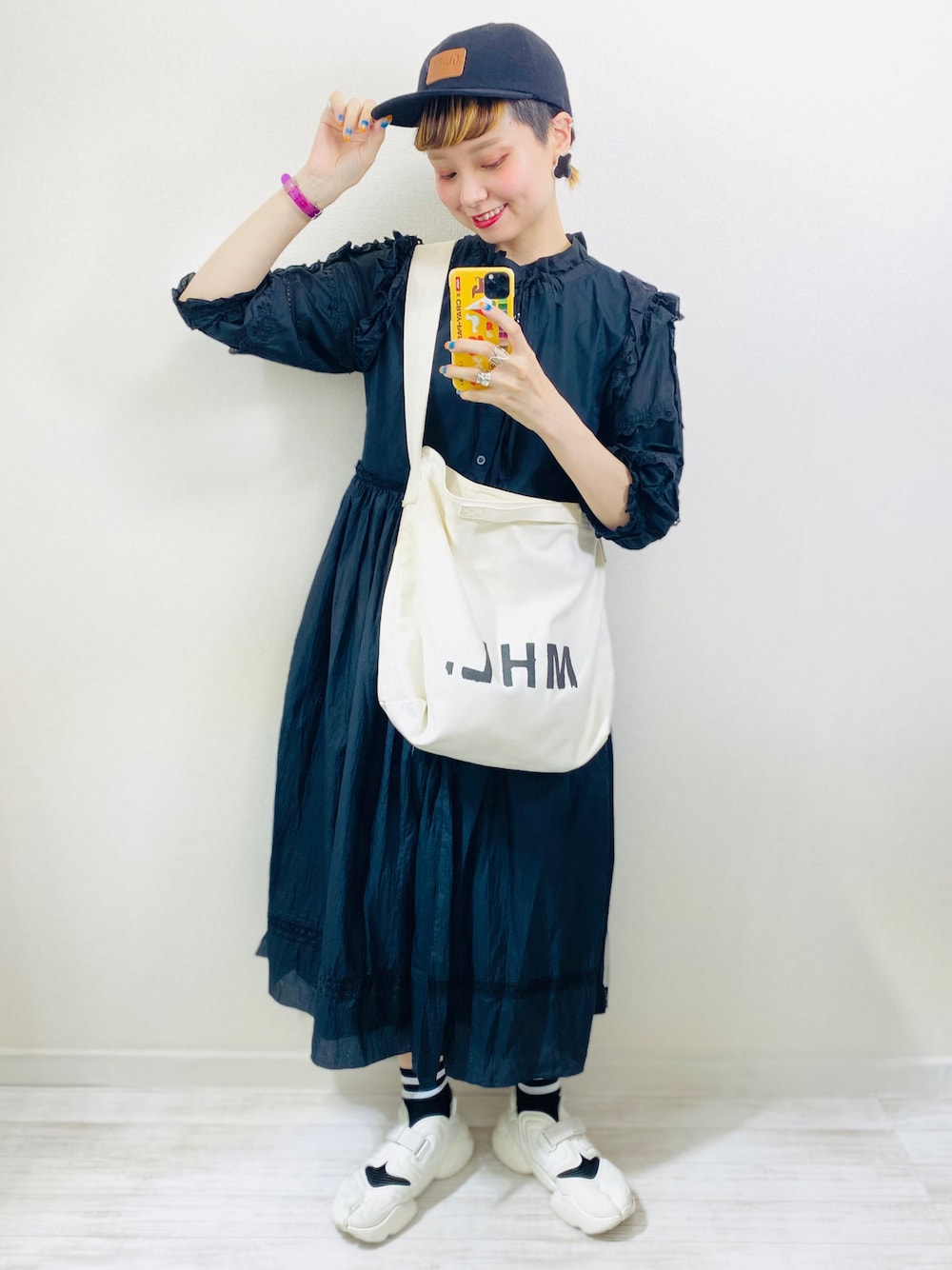 「夏コーデ、休日スタイル、シンプルコーデ、アメカジ、ストリート、モノトーン、しまむら、プチプラ、低身長、キャップ、ロングワンピース、NIKE、スニーカーコーデ、白スニーカー、厚底シューズ」｜「yieldの【yield select】GLORY Cap BATT-0062（キャップ、ブラック系）」を使った、moratoriamu.さん（レディース・155cm）の夏コーディネートの1枚目の写真