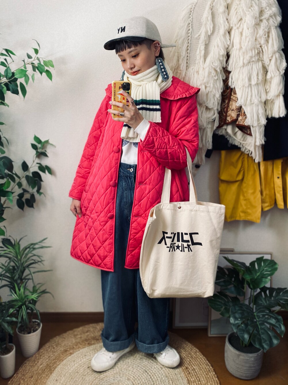 「今日のコスメと服、冬コーデ、休日スタイル、お出かけコーデ、古着MIX、ストリート、ビッグシルエット、春色、しまむら、プチプラ、キャップ、キルティング、ロゴスウェット、デニム、スニーカー」｜「BEAMS HEARTのBEAMS HEART / メルトン ショートバイザー キャップ（キャップ、ブルー系）」を使った、moratoriamu.さん（レディース・155cm）の冬コーディネートの1枚目の写真