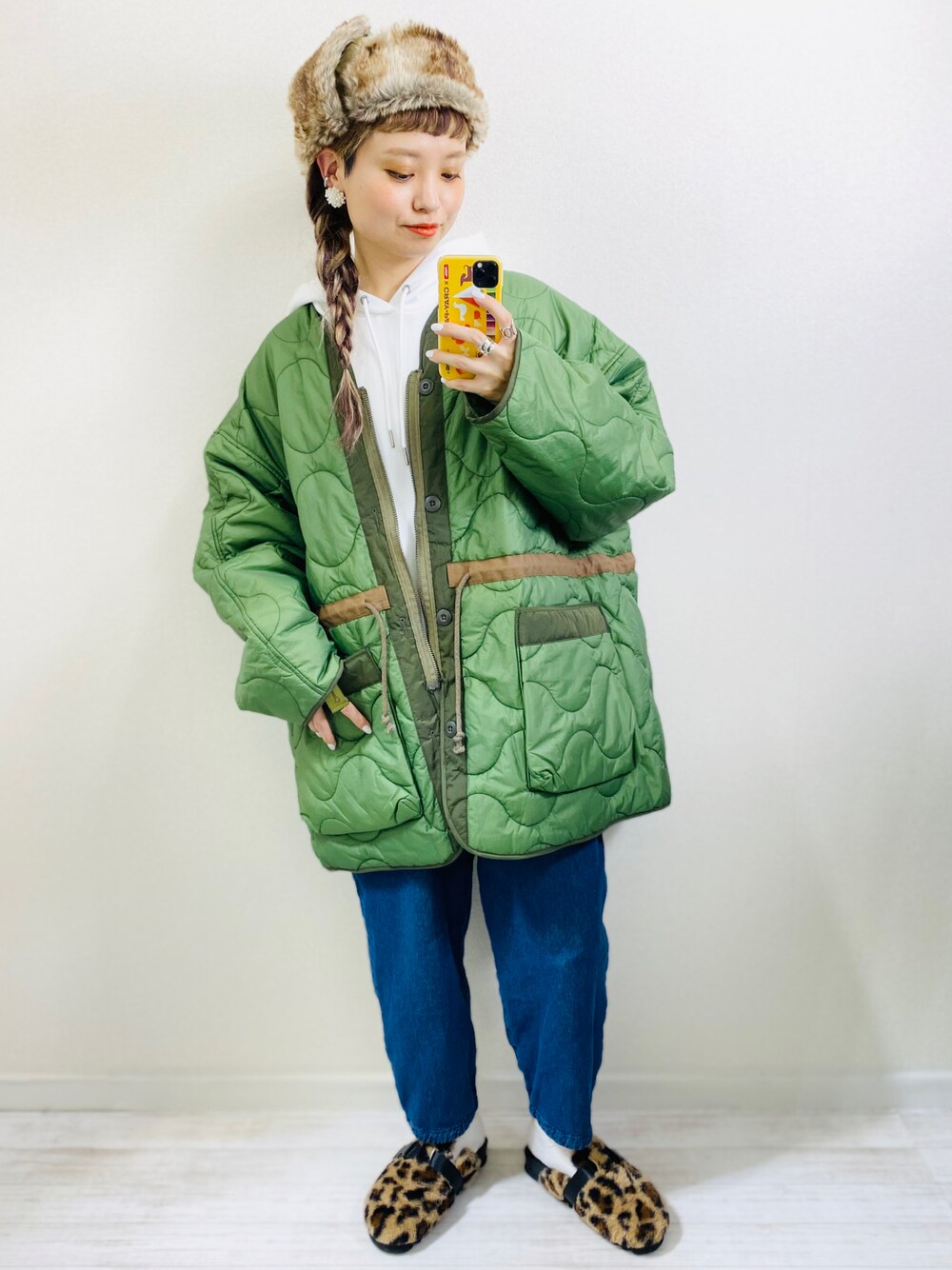 「休日スタイル、シンプルコーデ、ストリート、ビッグシルエット、GU、プチプラ、フライトキャップ、低身長、キルティングジャケット、パーカー、デニム」｜「CIAOPANIC TYPYのフライトハット（ハット、グリーン系）」を使った、moratoriamu.さん（レディース・155cm）の春コーディネートの1枚目の写真