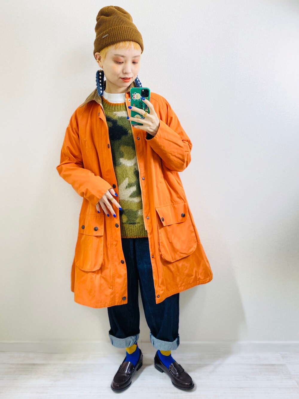 「冬コーデ、休日スタイル、ゆるコーデ、ストリート、ビッグシルエット、レイヤードスタイル、ビタミンカラー、barbour、GU、プチプラ、低身長、ニット帽、モヘアニット、革靴」｜「niko and...のオリジナルカラーニットワッチ（ニットキャップ/ビーニー、ブラウン系）」を使った、moratoriamu.さん（レディース・155cm）の秋コーディネートの1枚目の写真