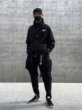 「black」｜「アイテム（マウンテンパーカー）」を使った、Bozさん（メンズ・183cm）の冬コーディネート