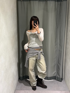 「WHO'S WHO gallery（フーズフーギャラリー）のスプレーロゴレイヤードシアートップス（Tシャツ/カットソー、ホワイト系）」を使った、ナナさん（レディース・169cm）の春コーディネート