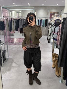 「WHO'S WHO gallery（フーズフーギャラリー）の【26AW LOOK掲載品番】フリルミディサーカスパンツ（その他パンツ、ホワイト系）」を使った、ナナさん（レディース・169cm）の秋コーディネート