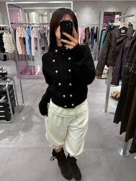 「WHO'S WHO gallery（フーズフーギャラリー）の【26AW LOOK掲載品番】ヘリテージWボタンニット（ニット/セーター、ブラック系）」を使った、ナナさん（レディース・169cm）の秋コーディネート