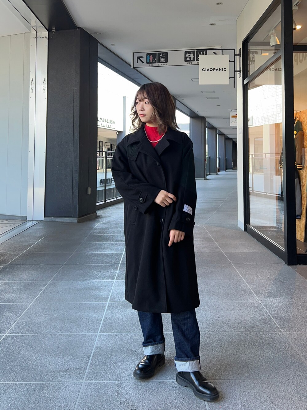 「オトナカジュアル、秋のコーデ、カジュアルコーデ、コート、ハイカラーコート、秋服準備はじめました、黒コート、きれいめカジュアル、パンツスタイル」｜「CPCMのスタンドネックAラインコート（ステンカラーコート、ブラック系）」を使った、にこ。さん（レディース・154cm）の秋コーディネートの1枚目の写真
