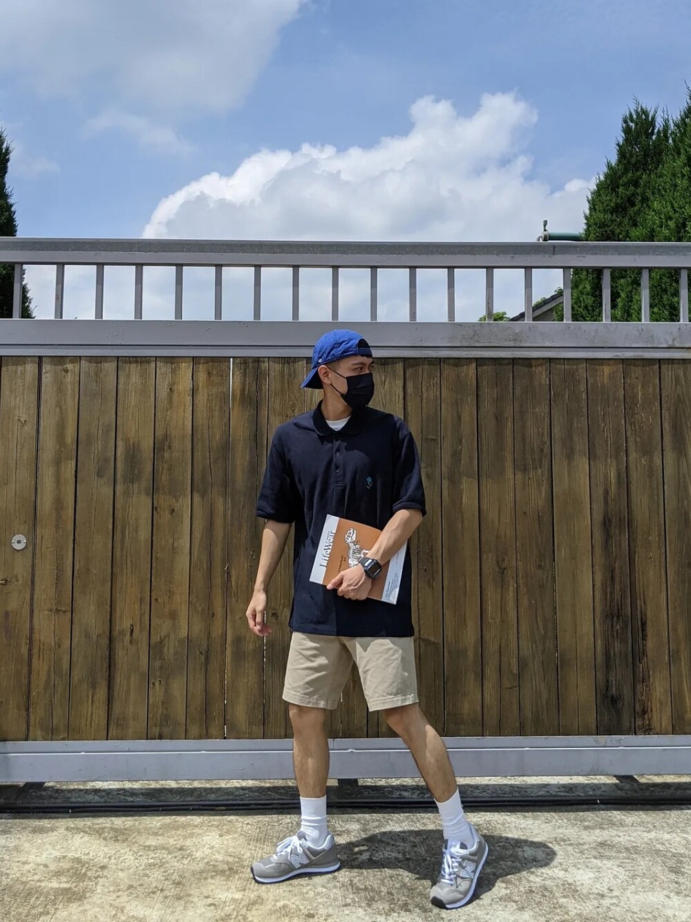 「ootd、夏、街頭穿搭、球鞋、New Balance、NEW ERA、UNIQLO、oversize、基礎款、男友風」｜「NEW ERAのアイテム（キャップ、ブルー系）」を使った、Dodsonさん（メンズ・173cm）の夏コーディネートの1枚目の写真