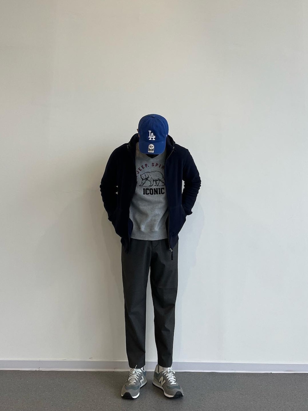 「New Balance」｜「NEW BALANCEのアイテム（スニーカー、グレー系）」を使った、Dodsonさん（メンズ）の冬コーディネートの1枚目の写真