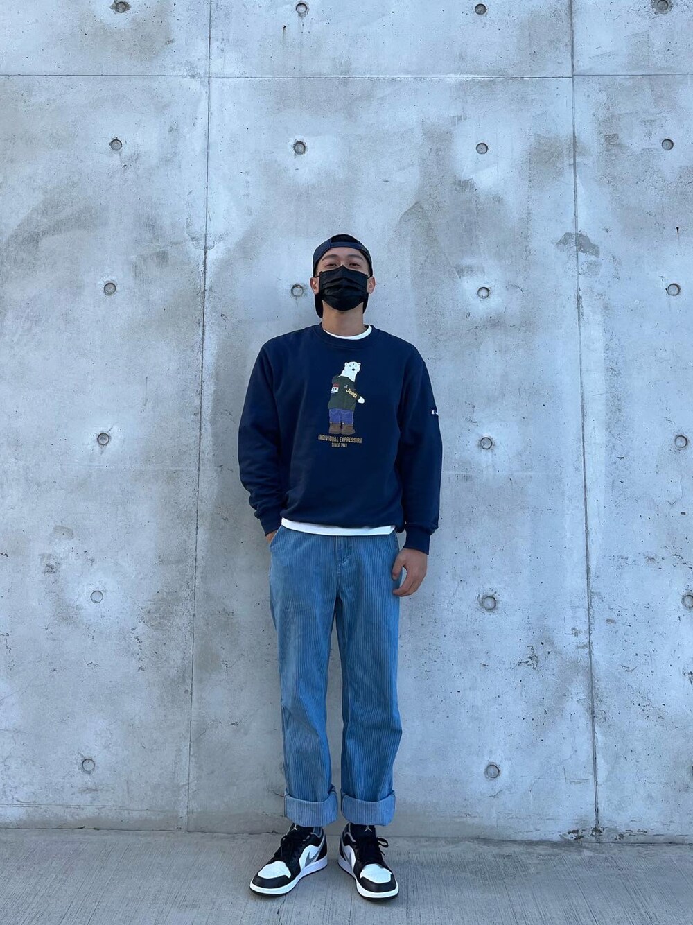 「boy、fall、NIKE、sporty」｜「UNIQLOのアイテム（パンツ、ブルー系）」を使った、Dodsonさん（メンズ）の冬コーディネートの1枚目の写真
