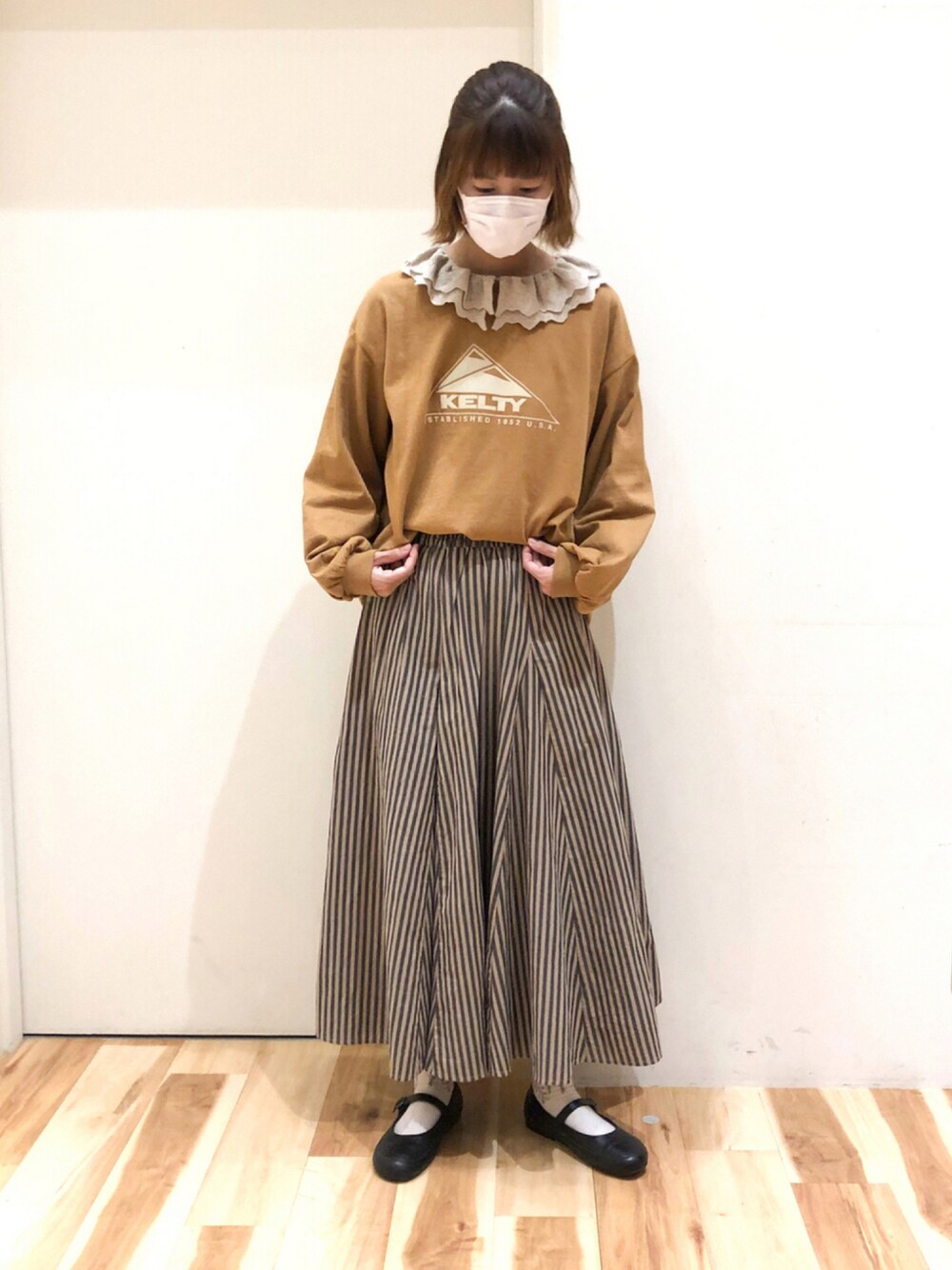 「カジュアル、ナチュラル、トレーナー、ゆるコーデ、レース襟、ミックスコーデ、サマンサ モスモス(Samansa Mos2)」｜「Samansa Mos2のレース襟ブラウス（シャツ/ブラウス、ホワイト系）」を使った、まっちゃんさん（レディース・166cm）の秋コーディネートの1枚目の写真