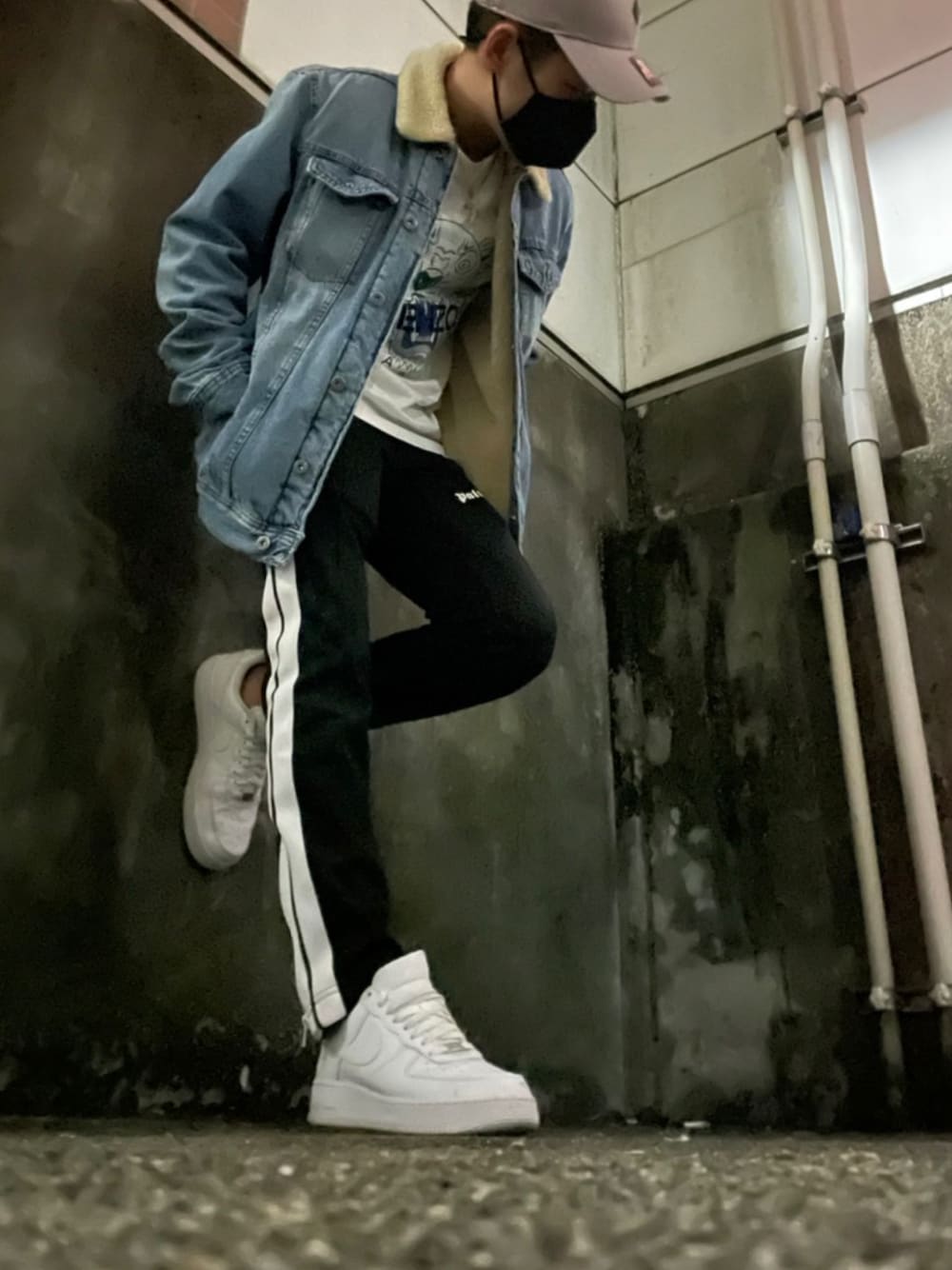 「休日スタイル、キャップ、NIKE、MARCELO BURLON、ZARA、PALM ANGELS、KENZO、Chrome Hearts、今日のコーデ、いいね、save、フォローお願いします🤑」｜「Palm Angelsのアイテム（スウェットパンツ、ブラック系）」を使った、卍さん（メンズ・163cm）の秋コーディネートの1枚目の写真