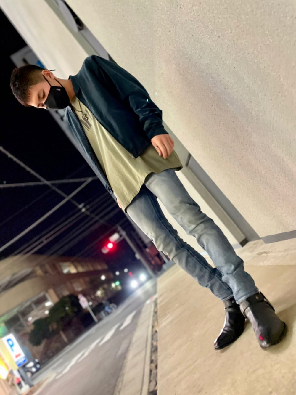 ”デニムに合う” サンローラン アンクルブーツ アイボリー SAINT LAURENT PARISのブーツを使った人気ファッション