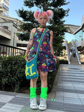 「ヨシダチャンネルのアイテム（ブレスレット、ピンク系）」を使った、しおちゃんさん（レディース・155cm）の夏コーディネート