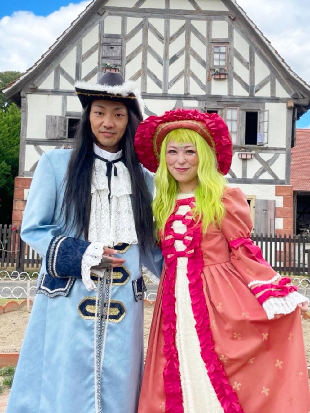 「リトルワールド、コスプレ、仮装、お姫様、貴族、王子様、個性派、遊園地、デート」｜「リトルワールドのアイテム（ドレス、ピンク系）」を使った、しおちゃんさん（レディース・155cm）の秋コーディネートの1枚目の写真