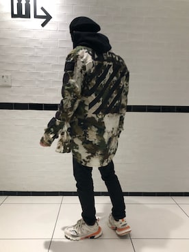 「off white（オフホワイト）のアイテム（ジャケット/アウター）」を使った、Yuto Okamotoさん（メンズ・168cm）の秋コーディネート