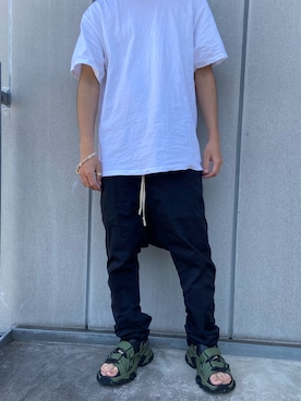 「DRKSHDW by RICK OWENS（ダークシャドウ バイ リックオウエンス）のアイテム（パンツ）」を使った、Yuto Okamotoさん（メンズ・168cm）の秋コーディネート