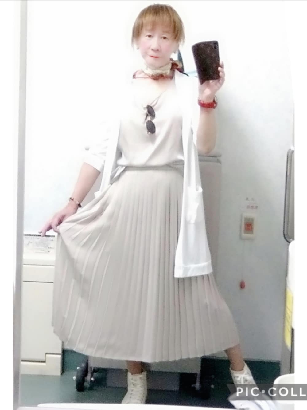 「LadiesLike　優稀。®、レディースライク、レディースコーデ、プリーツスカート、カーティガン、ブラウス」｜「UNIQLOのアイテム（スカート、ベージュ系）」を使った、LadiesLike　優稀。®さん（メンズ・171cm）の夏コーディネートの1枚目の写真