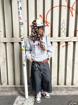 「スカーフ」｜「アイテム（スウェット）」を使った、Sally さん（レディース・158cm）の秋コーディネート