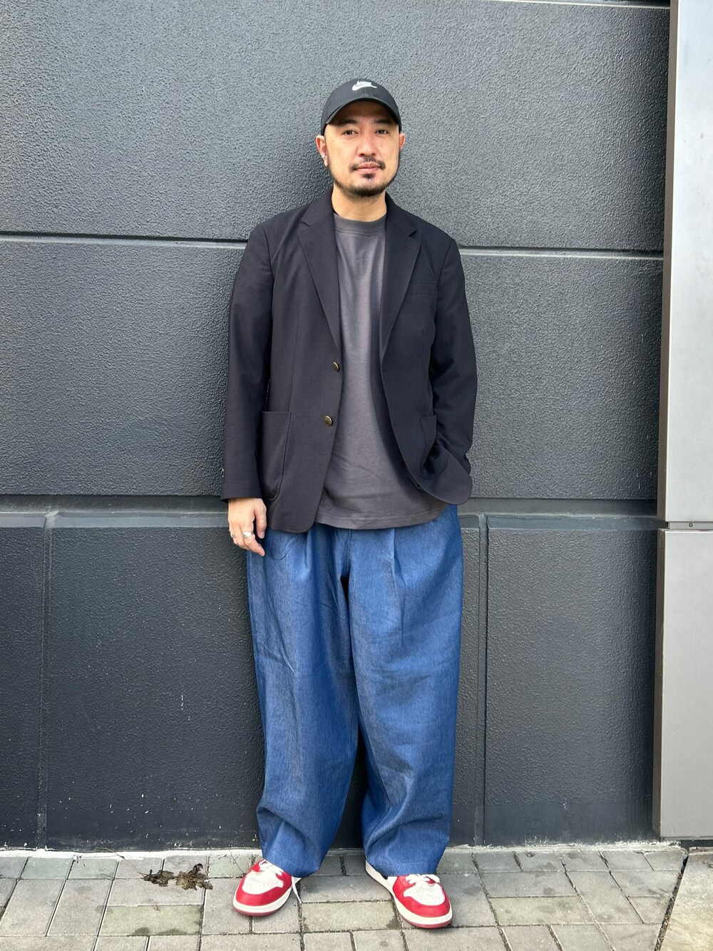 「カジュアルコーデ、メンズファッション、デニム、シンプルコーデ、ビッグシルエット、きれいめカジュアル、キャップ」｜「CIAOPANIC TYPYのUSAコットンハーフスリーブTee（Tシャツ/カットソー、グレー系）」を使った、Yusuke Tanakaさん（メンズ・173cm）の夏コーディネートの1枚目の写真