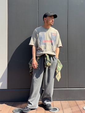 「CIAOPANIC TYPY（チャオパニックティピー）の【ユニセックス】【プラスサイズあり】【SWITCH RECORD】ヴィンテージフェードツアーTee（Tシャツ/カットソー、グレー系）」を使った、Yusuke Tanakaさん（メンズ・173cm）の春コーディネート