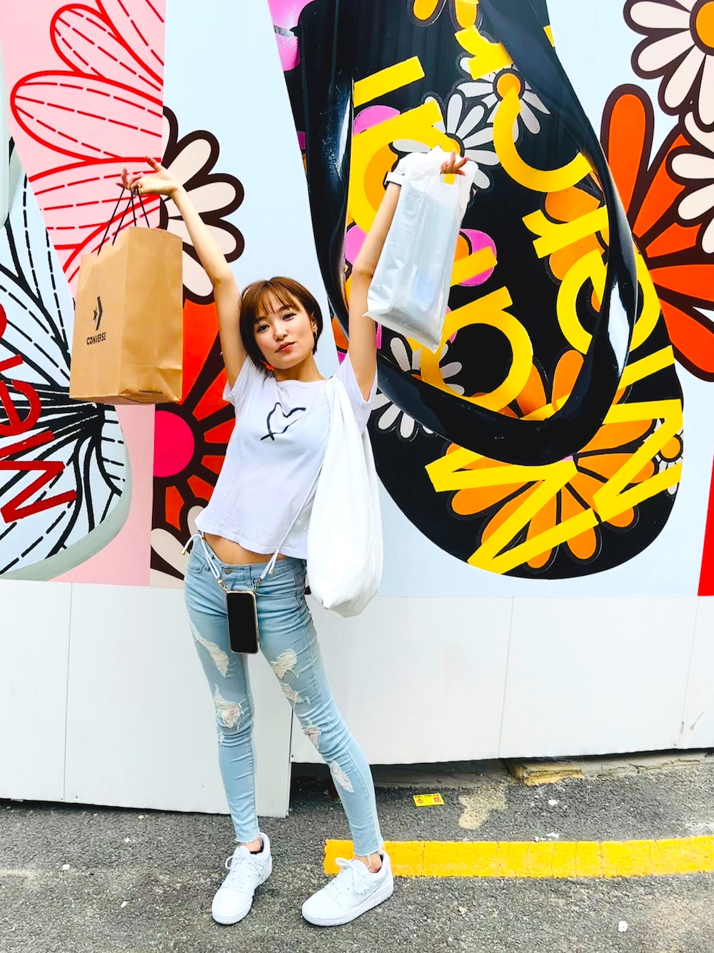 「カジュアルコーデ、楽チンコーデ、Tシャツコーデ」｜「NEW BALANCEのアイテム（スニーカー、ホワイト系）」を使った、中山こころさん（レディース・160cm）の夏コーディネートの1枚目の写真