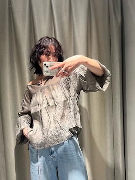 「URBAN RESEARCH DOORS（アーバンリサーチドアーズ）のSoft Crinkle Blouse（シャツ/ブラウス、グレー系）」を使った、takagi kotomiさん（レディース・163cm）の春コーディネート