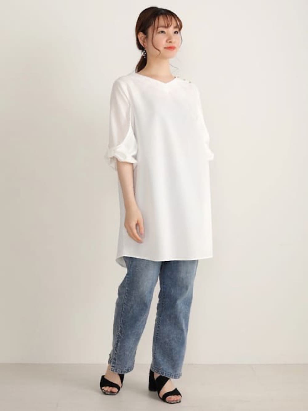 「Bou Jeloudのスリットストレッチデニムパンツ（デニムパンツ、ブルー系）」を使った、Bou Jeloudさん（レディース・162cm）の秋コーディネートの1枚目の写真