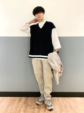スラックス ベージュ系 を使った トラウザーパンツ のメンズ人気ファッションコーディネート Wear