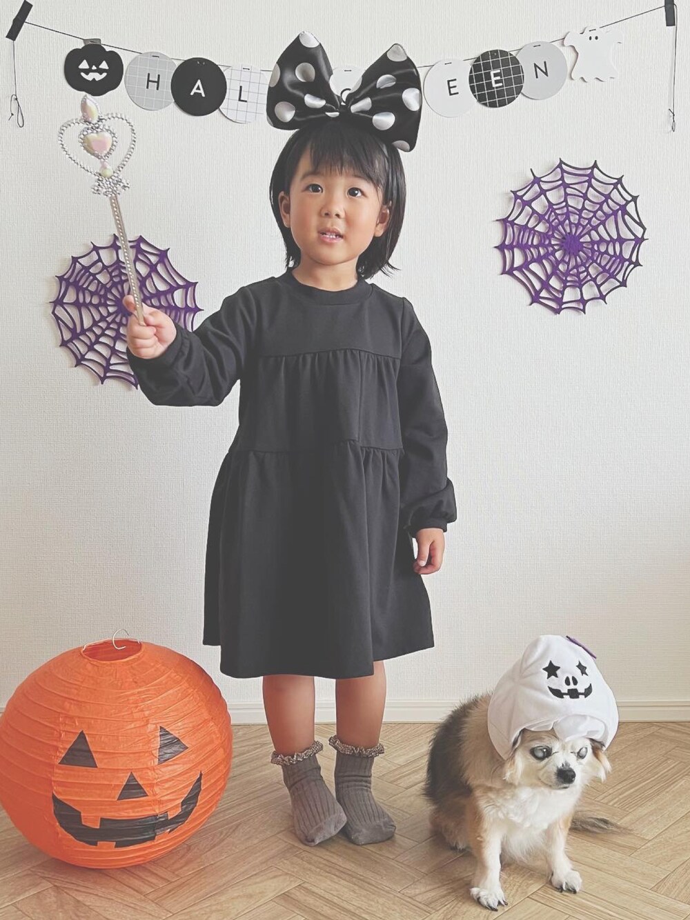 「ハロウィン、WEARハロウィン2022、ハロウィンコーデ、halloween、仮装、キッズコーデ、ハロウィンパーティー、ハロウィン 仮装、ハロウィンコスプレ」｜「BRANSHESの【WEB限定】ティアードワンピース（ワンピース、ブラック系）」を使った、hocc さん（キッズ・90cm）の秋コーディネートの1枚目の写真