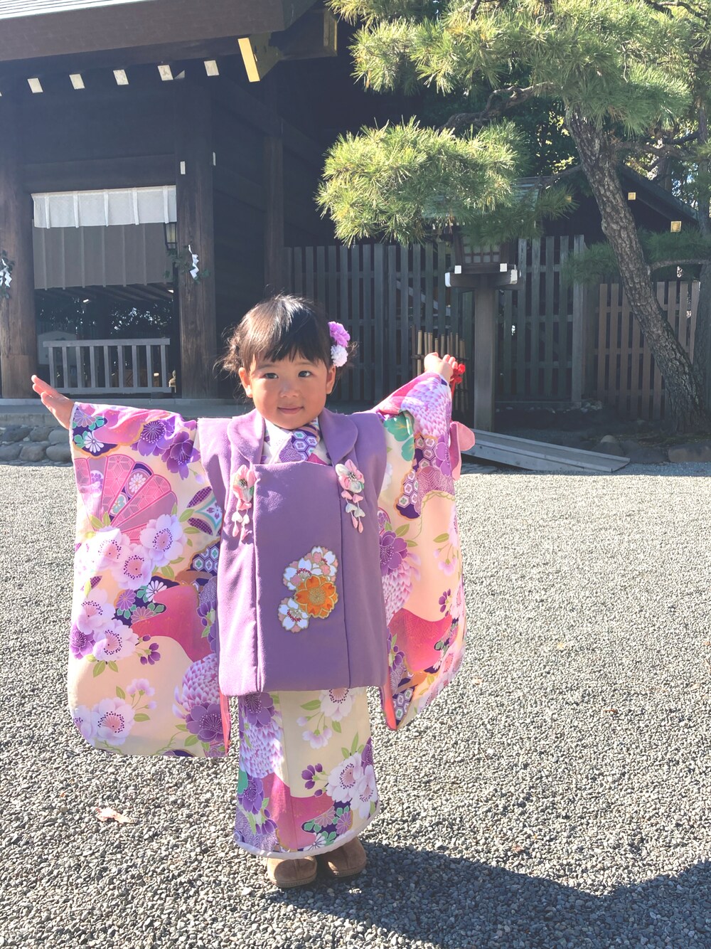 「七五三、七五三３歳、七五三撮影、七五三参り、七五三お参り」｜「happilyのアイテム（フォーマルスーツ/小物、パープル系）」を使った、hocc さん（キッズ・90cm）の冬コーディネートの1枚目の写真