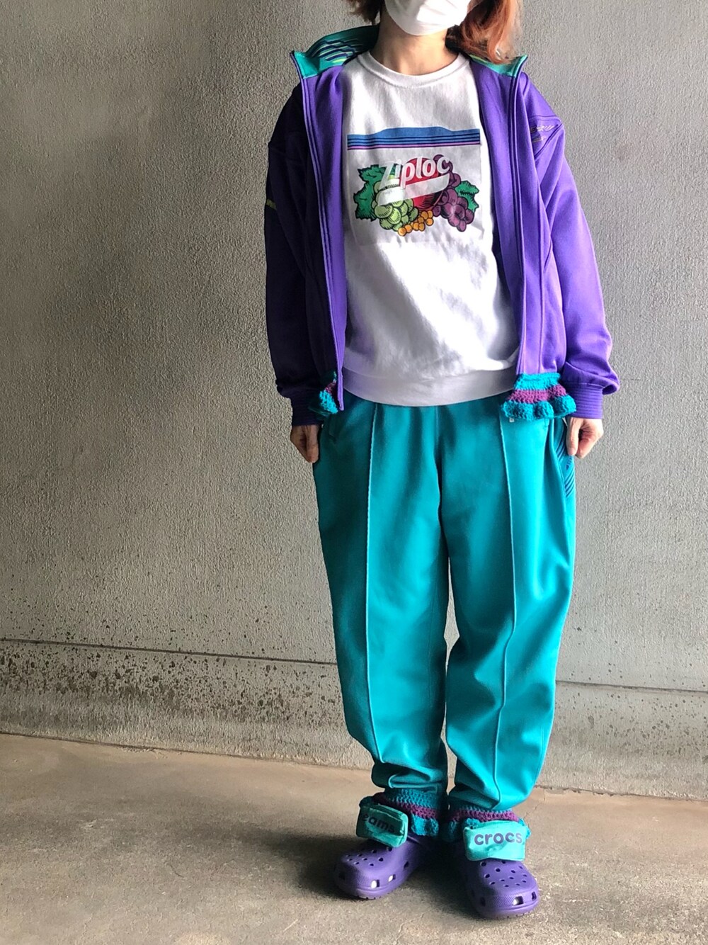 「ジャージ、スポーツミックス、古着MIX、トラックパンツ、トラックジャケット、セットアップ風、クロックス、ziploc、アクロンリメイク✂️、AKURONREMAKEfeatRabbit」｜「Ray BEAMSのアイテム（スウェット、ホワイト系）」を使った、アクロン🚛🎶さん（レディース・164cm）の秋コーディネートの1枚目の写真