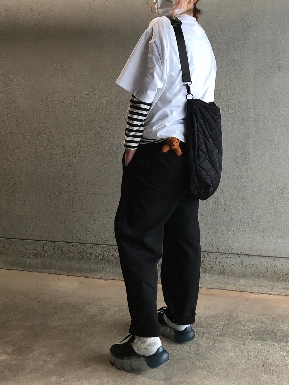 「休日コーデ、モノトーン、レイヤードスタイル、doublet、grounds」｜「doubletのアイテム（Tシャツ/カットソー、ホワイト系）」を使った、アクロン🚛🎶さん（レディース・164cm）の秋コーディネートの1枚目の写真