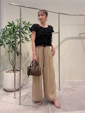 「NATURAL BEAUTY BASIC（ナチュラルビューティーベーシック）のバックリボンシャーリングブラウス（シャツ/ブラウス、ブラック系）」を使った、misakiさん（レディース・160cm）の夏コーディネート