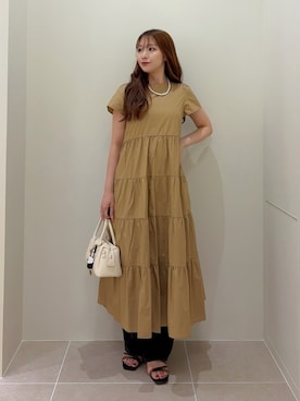 「NATURAL BEAUTY BASIC（ナチュラルビューティーベーシック）のティアードワンピース（ワンピース、ベージュ系）」を使った、misakiさん（レディース・160cm）の秋コーディネート