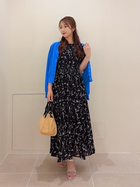 カーディガン/ボレロを使った「花柄ワンピース」の人気ファッション