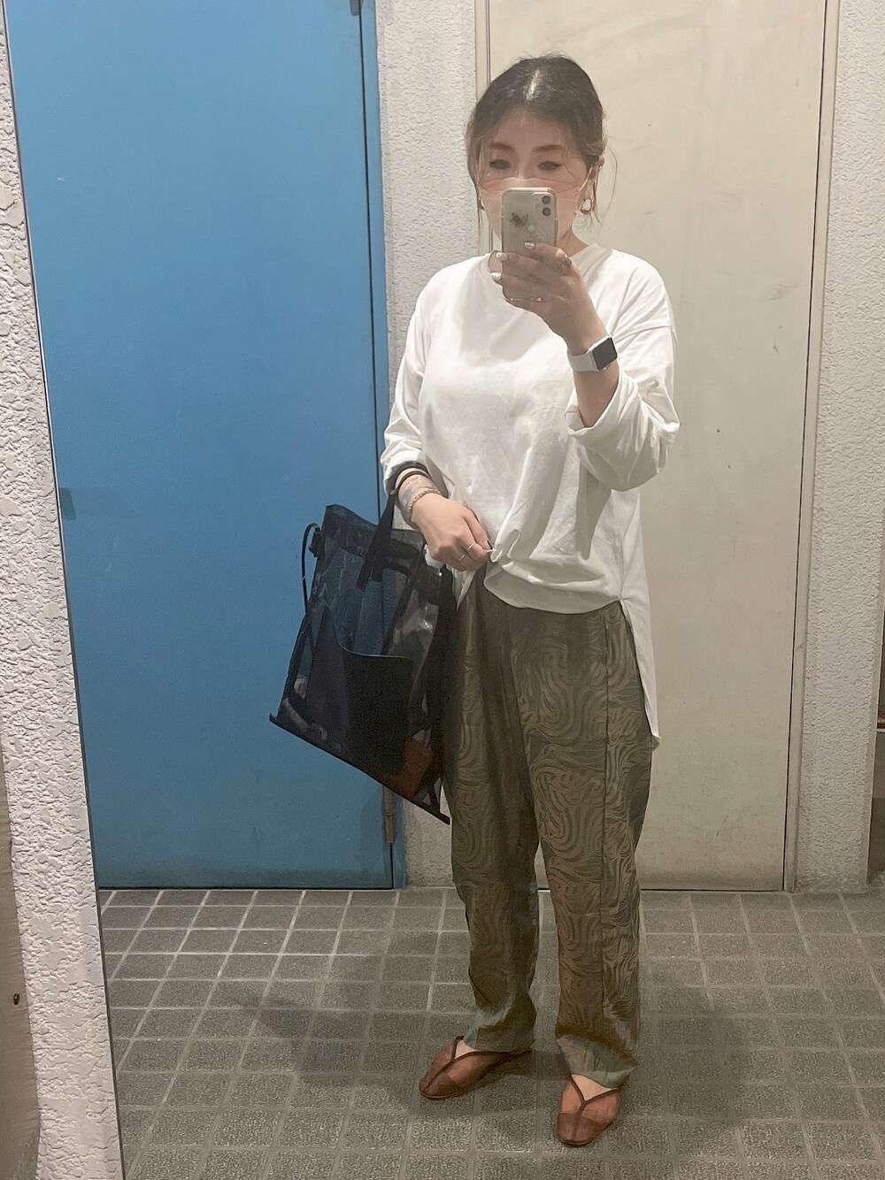 「ラクチンコーデ、春、ゆるコーデ、初夏コーデ、オトナ女子、プチプラコーデ、低身長、シアー」｜「？のサテンジャガードパンツ（パンツ、グリーン系）」を使った、ponさん（レディース・154cm）の春コーディネートの1枚目の写真