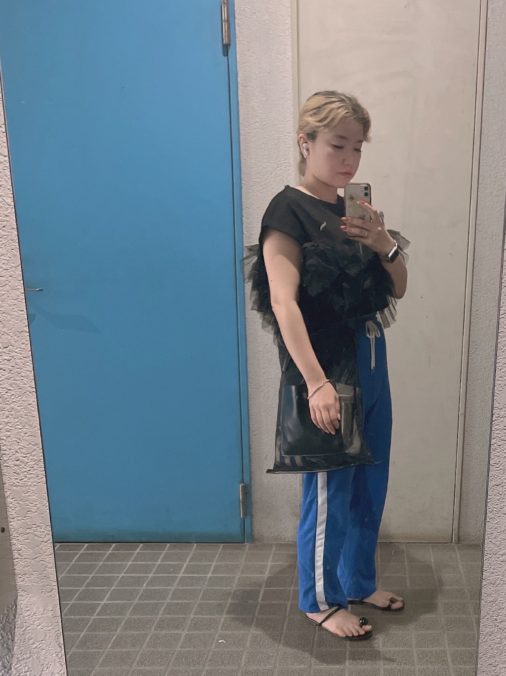 「夏、低身長コーデ」｜「FOREVER 21のパイルサイドラインジャージパンツ（その他パンツ、ブルー系）」を使った、ponさん（レディース・154cm）の夏コーディネートの1枚目の写真