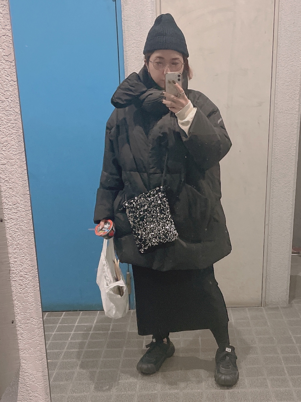 「大人カジュアル、シンプルスタイル、低身長コーデ」｜「nuguのアイテム（ショルダーバッグ、ブラック系）」を使った、ponさん（レディース・154cm）の冬コーディネートの1枚目の写真