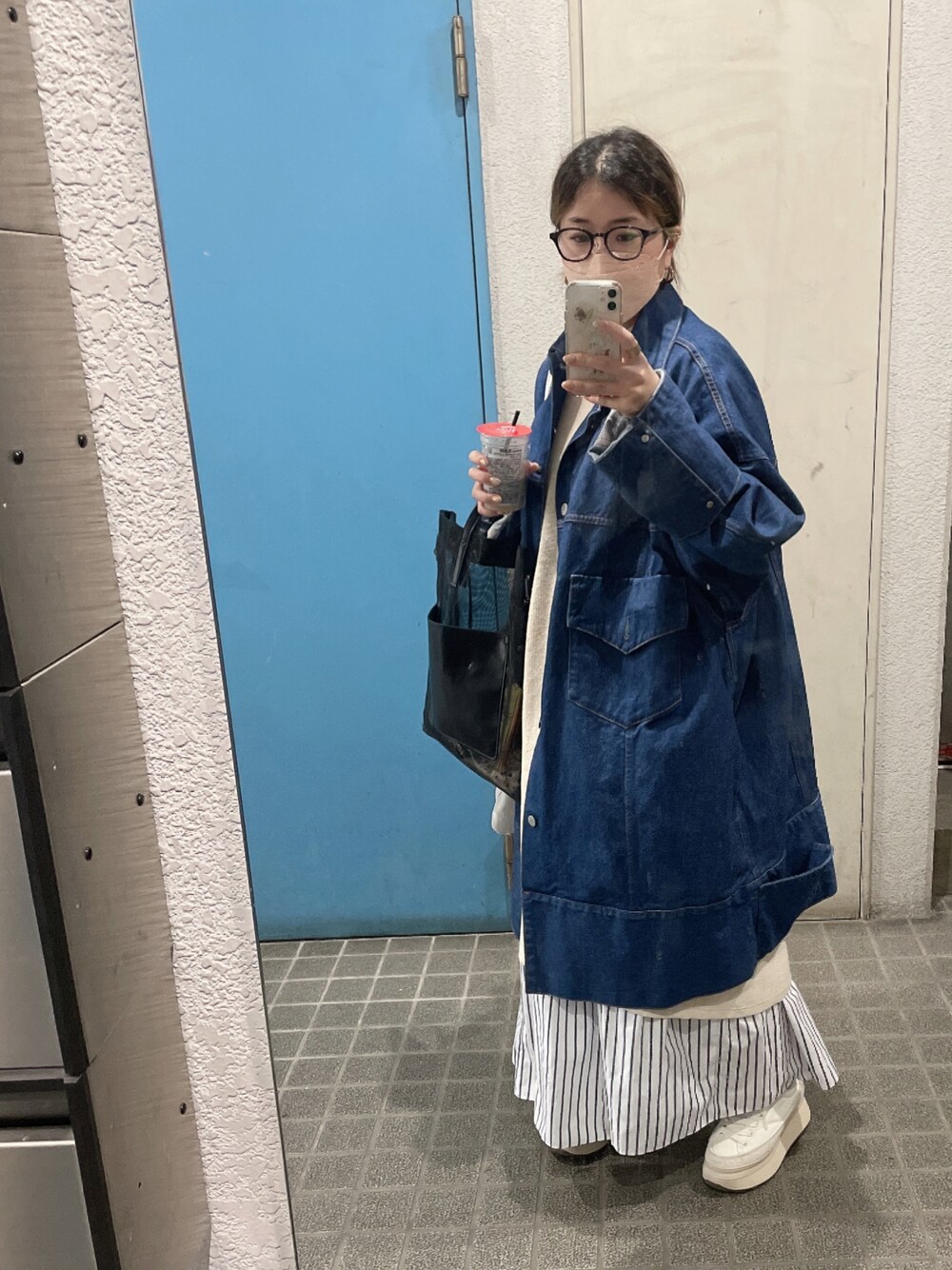 「デニム、デニムコート、春、オトナ女子、低身長、オーバーサイズ」｜「FREAK'S STOREのWESTOVERALLS×FREAK'S STORE/ウエストオーバーオールズ　別注JKT899B(ビッグシルエットデニムジャケット、カバーオール)（デニムジャケット、ブルー系）」を使った、ponさん（レディース・154cm）の春コーディネートの1枚目の写真