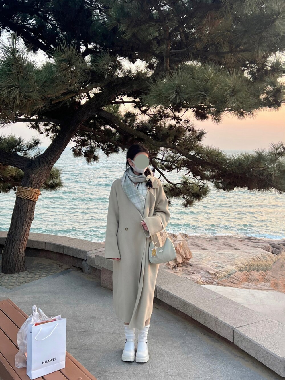 「冬、ootd、IAC、Huawei、Hug's wear」｜「cullumのアイテム（ダッフルコート、その他）」を使った、17hugさん（レディース・168cm）の冬コーディネートの1枚目の写真