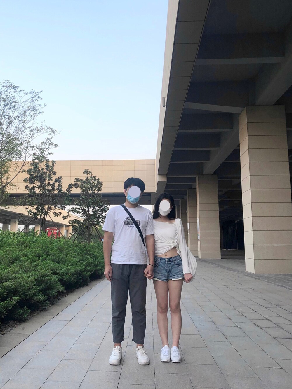 「秋、ootd、couple、wassup、Hug's wear、AMBLER」｜「amblerの『ambler/エムブラー』Over fit T-Shirts 'Oops Bear'/くまデザイン 半袖Tシャツ（Tシャツ/カットソー、ホワイト系）」を使った、17hugさん（レディース・168cm）の秋コーディネートの1枚目の写真
